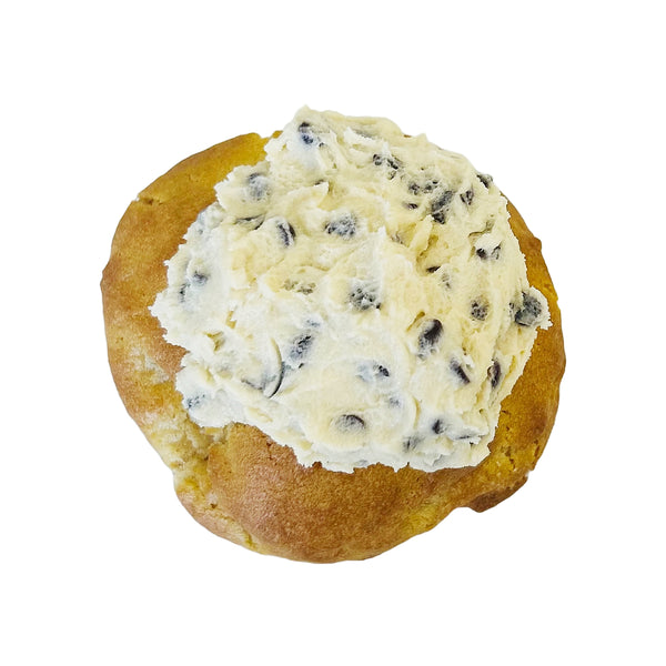 Brown sugar, cookie base with cookie dough, buttercream and mini chocolate chips